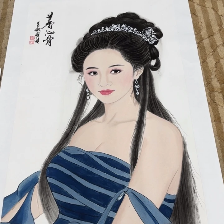 国画花鸟等图案为一体而成的