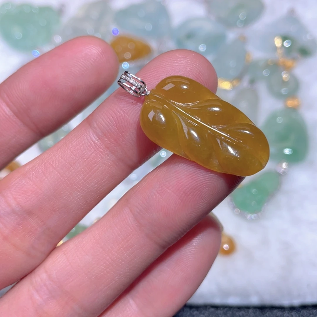 翡翠18K金镶嵌颈饰翡翠