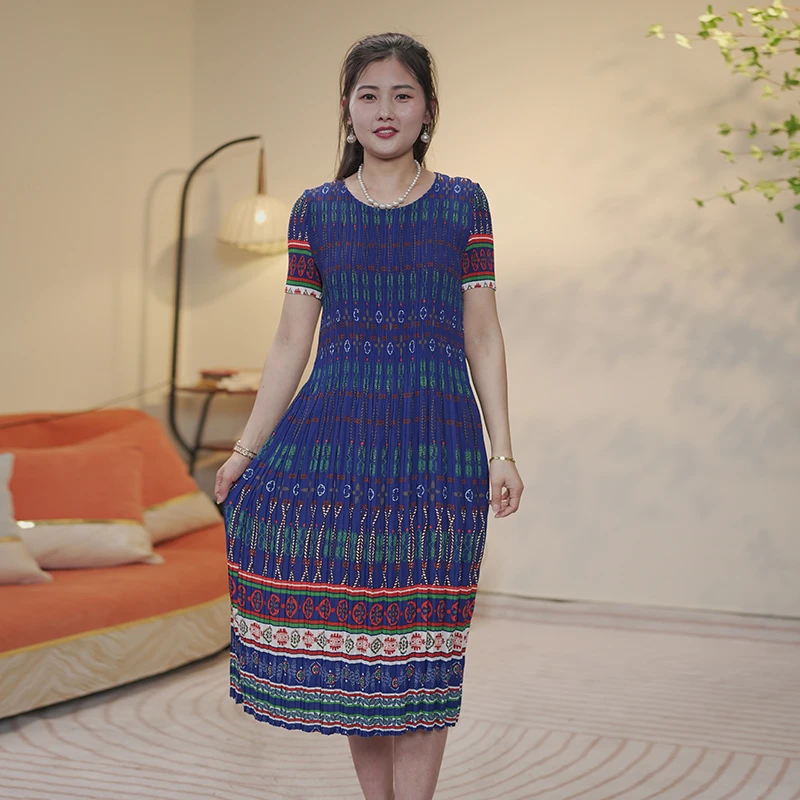 053号三宅夏季2025褶皱连衣裙大码新款短袖气质印花妈妈显瘦长裙