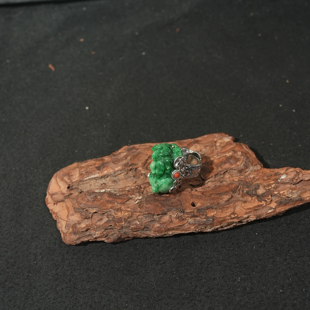 12.12香港王老板-翡翠戒指1k326