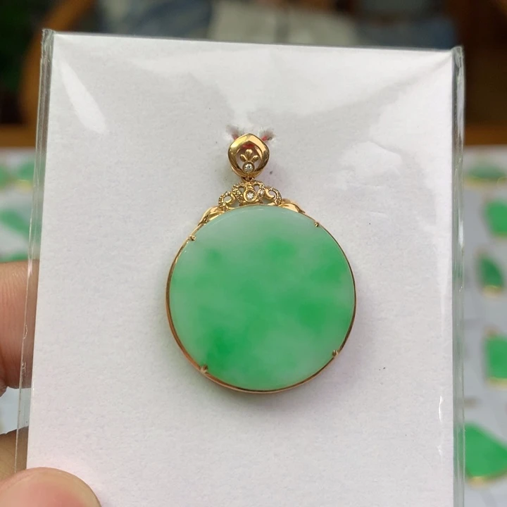 翡翠18K金镶嵌颈饰