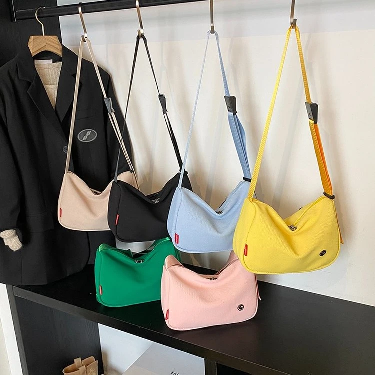 通勤轻便休闲单肩包女大容量纯色斜挎包女百搭韩版小众包包饺子包