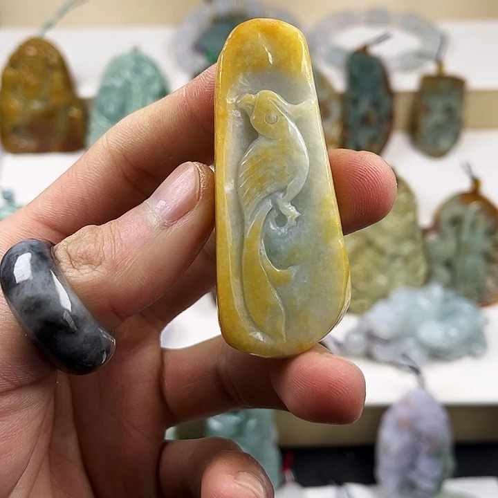 翡翠颈饰未镶嵌翡翠