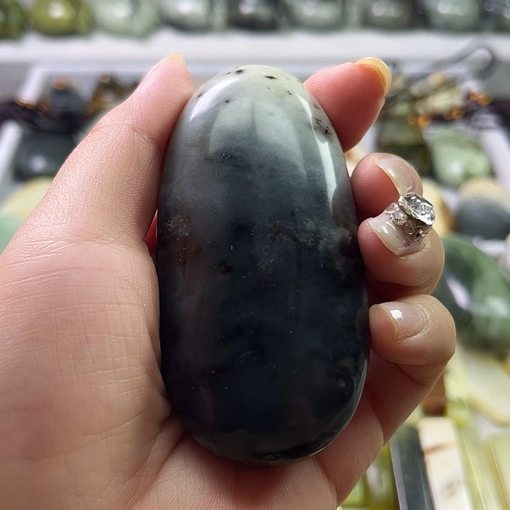 蛇纹石玉未镶嵌珠宝奇石