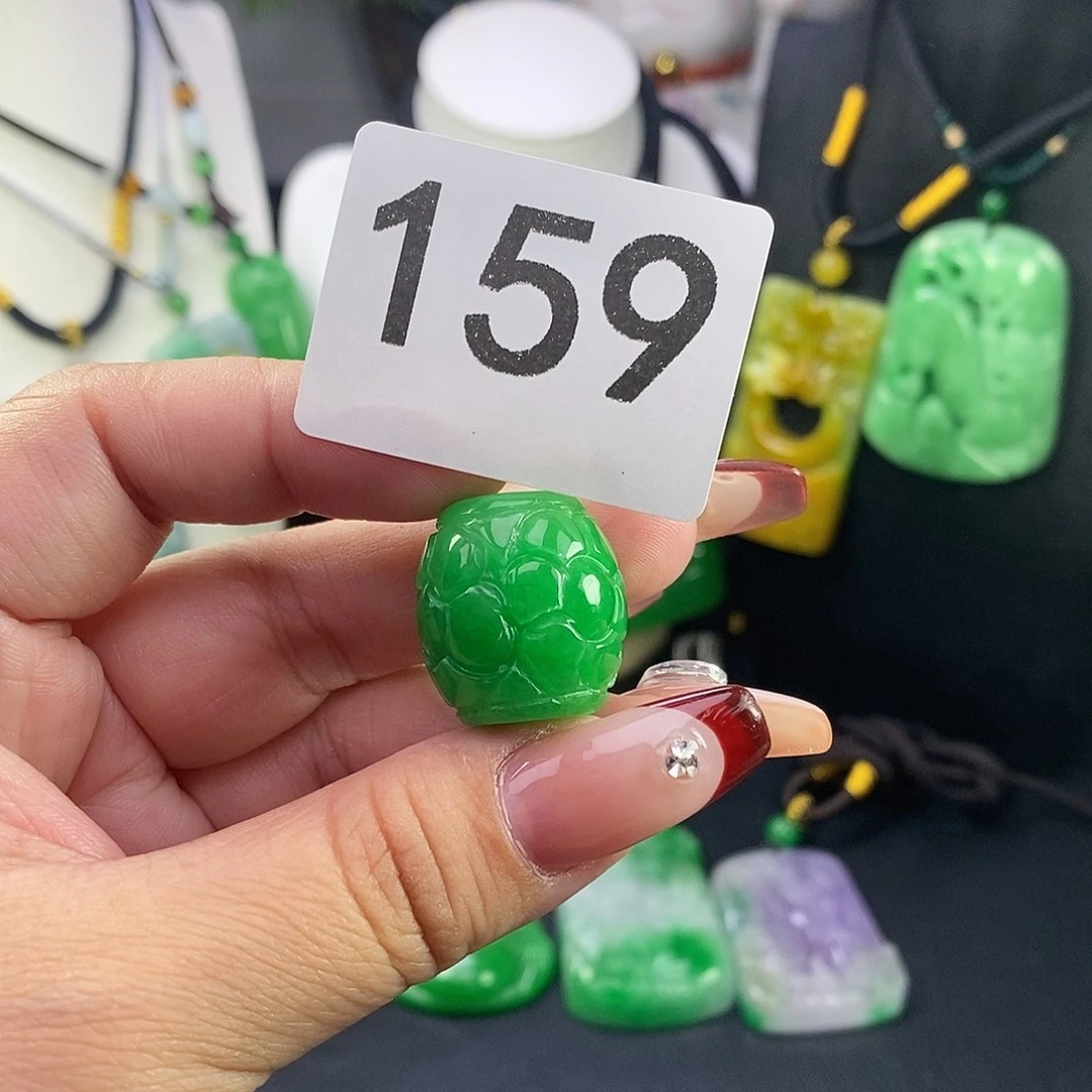 翡翠未镶嵌吊坠(赠链)