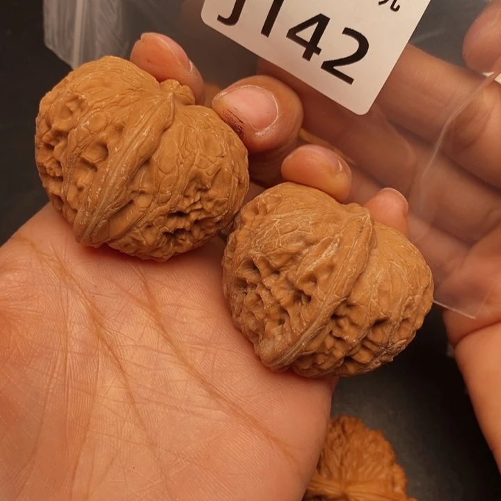 巅***Z吊坠桃核J142元宝