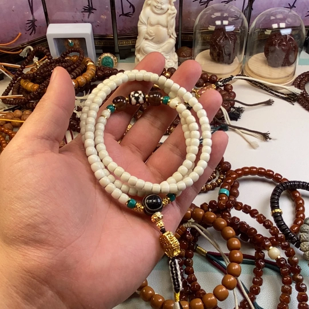 吊坠白玉菩提。。。。。。。。。。。