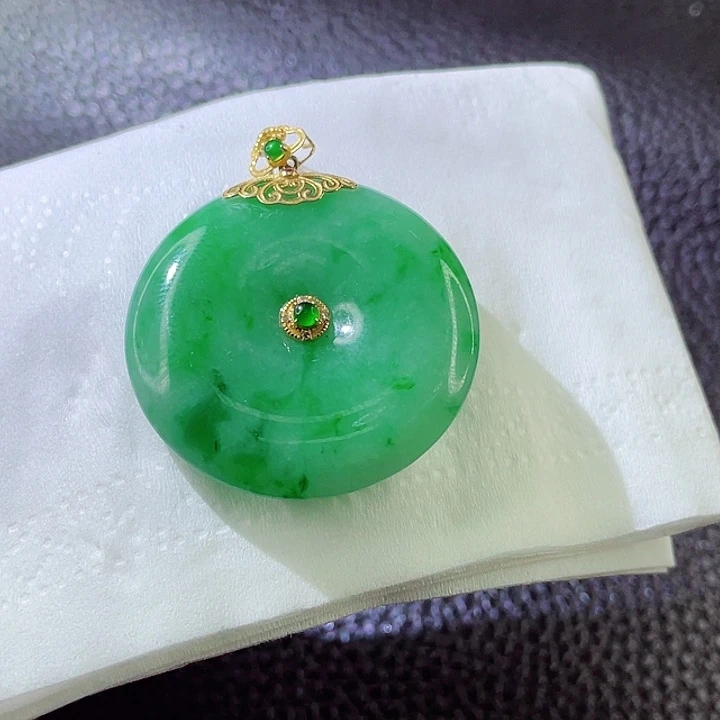 翡翠颈饰18K金镶嵌翡翠