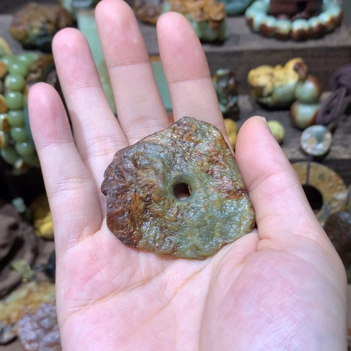 未镶嵌岫岩河磨玉（透闪石质玉）挂件
