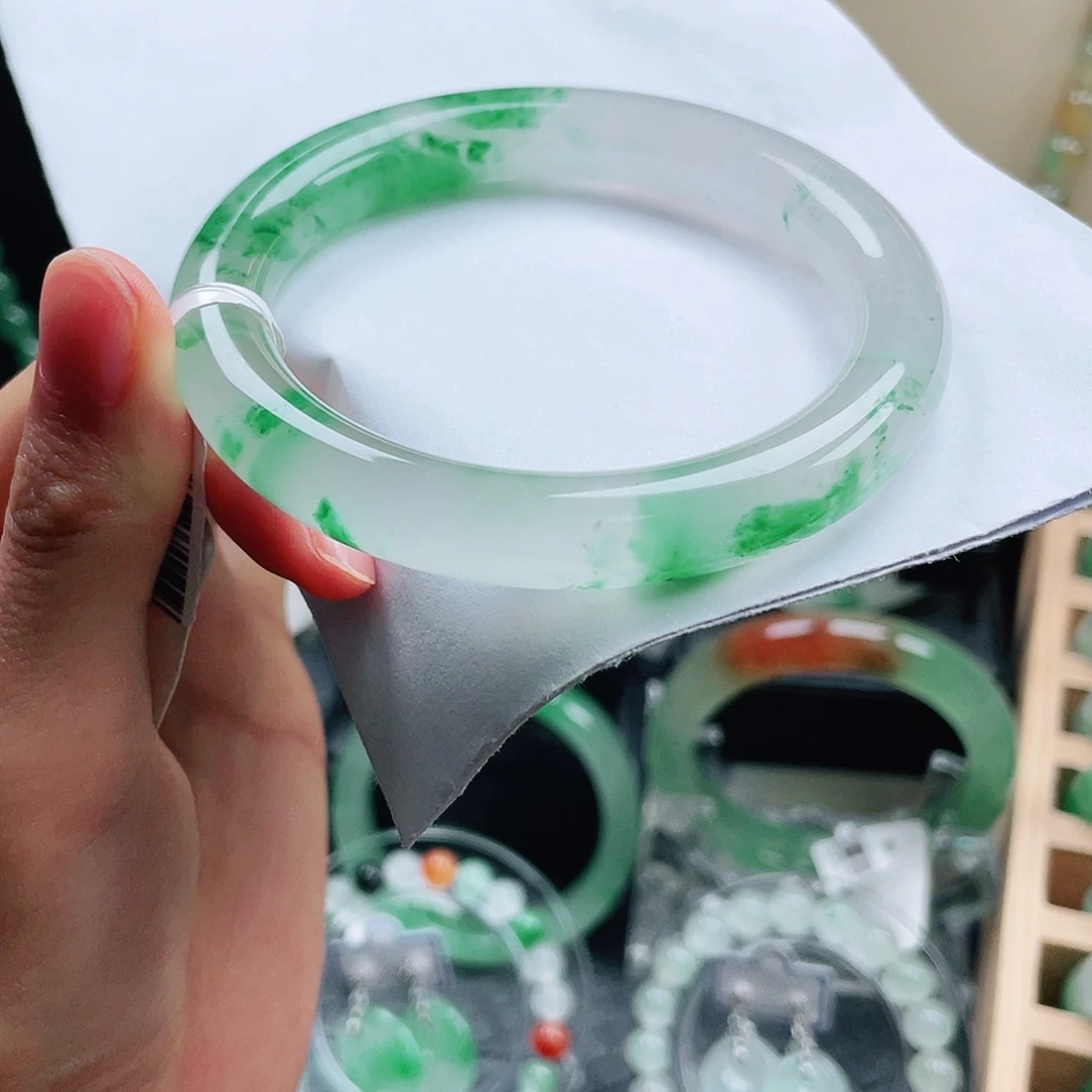 未镶嵌手镯59石英质玉