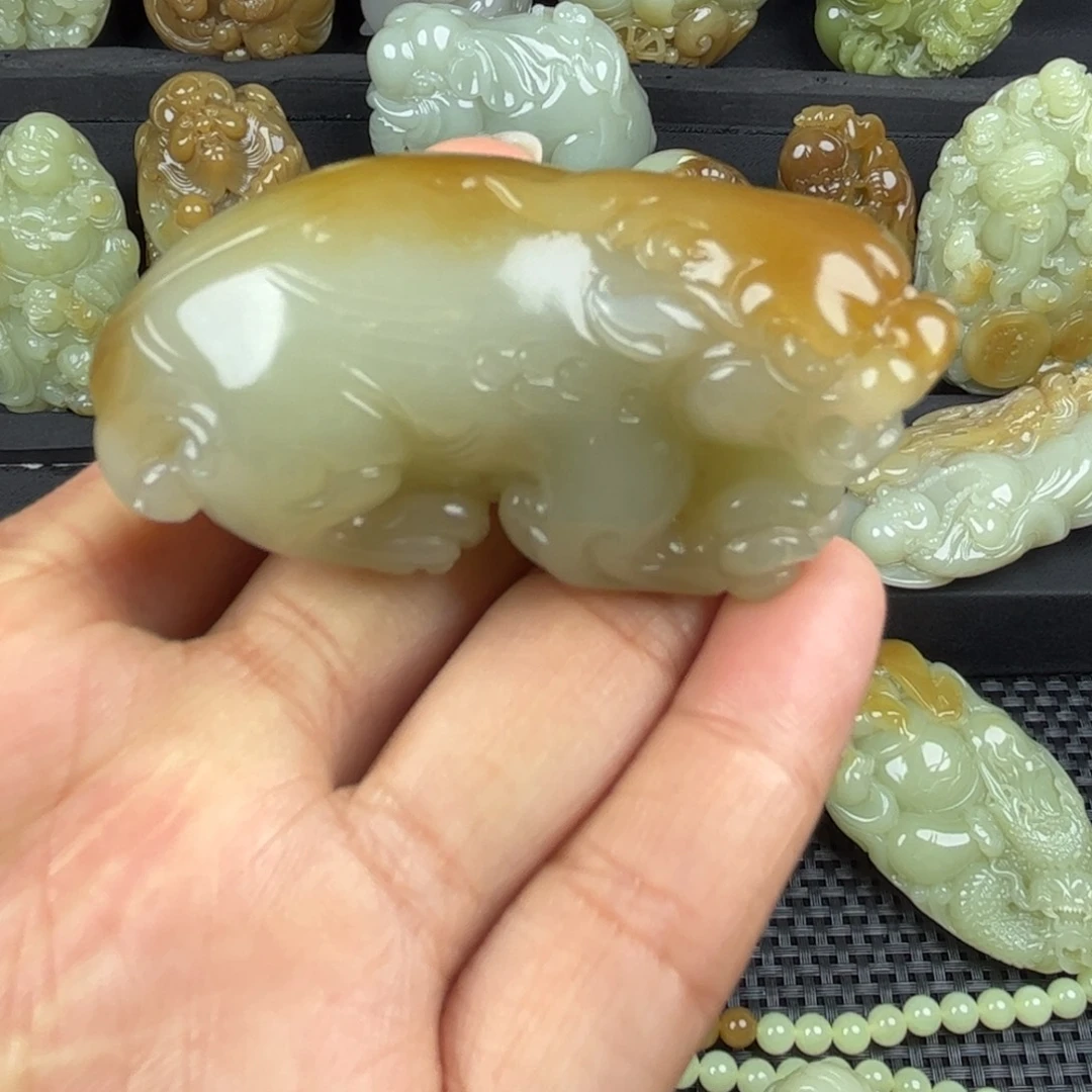 展***体未镶嵌和田玉把件