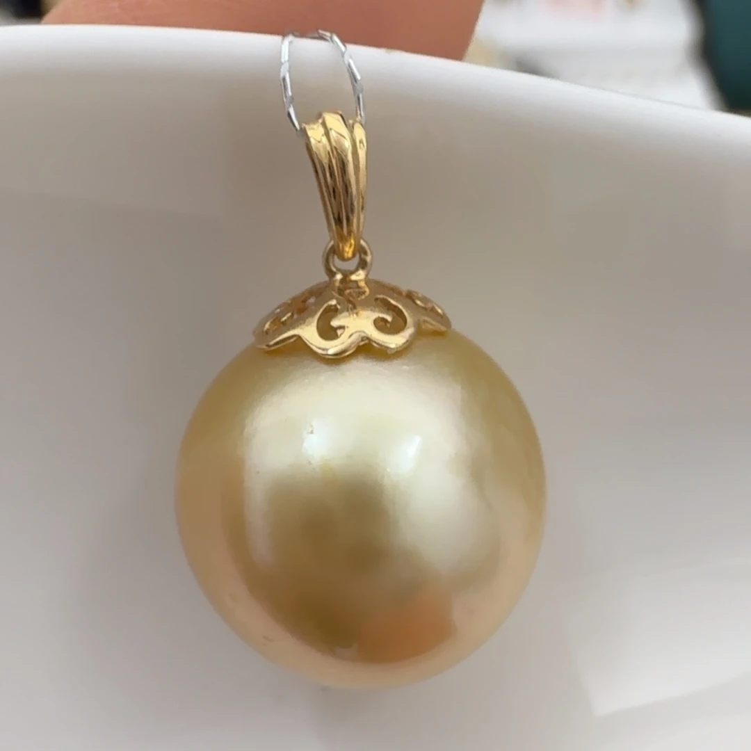 18K金镶嵌颈饰海水珍珠