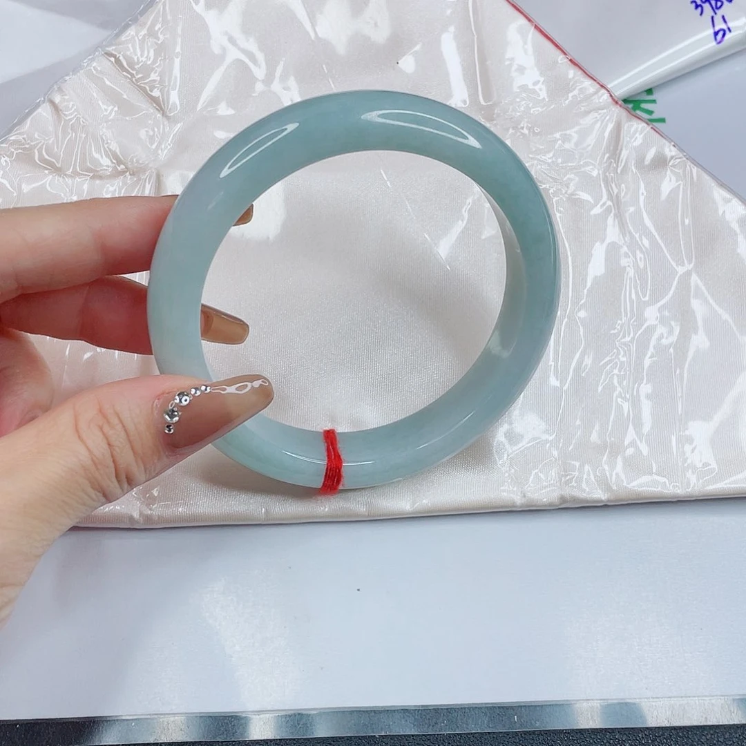 翡翠手镯未镶嵌中*线