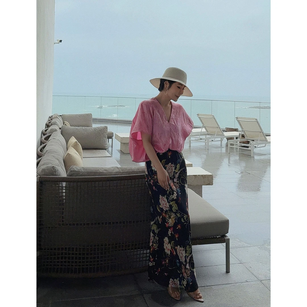 【醉红尘】弧形设计松弛感全醋酸缎两件套包容感泡泡V领上衣