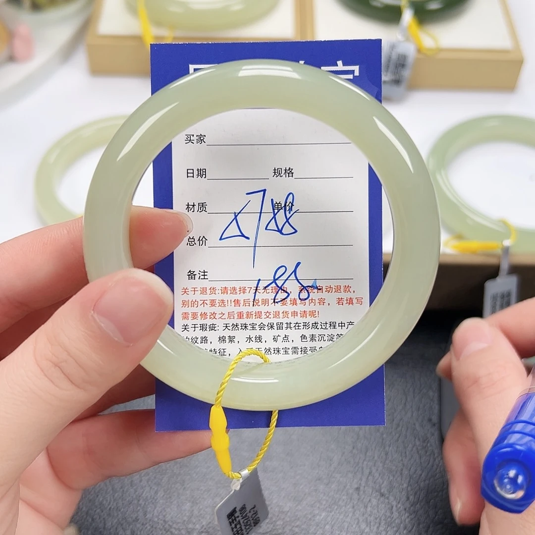 和田玉未镶嵌手镯