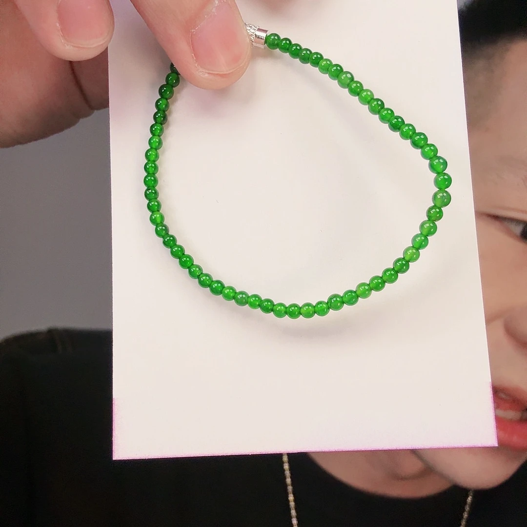 翡翠颈饰未镶嵌一件