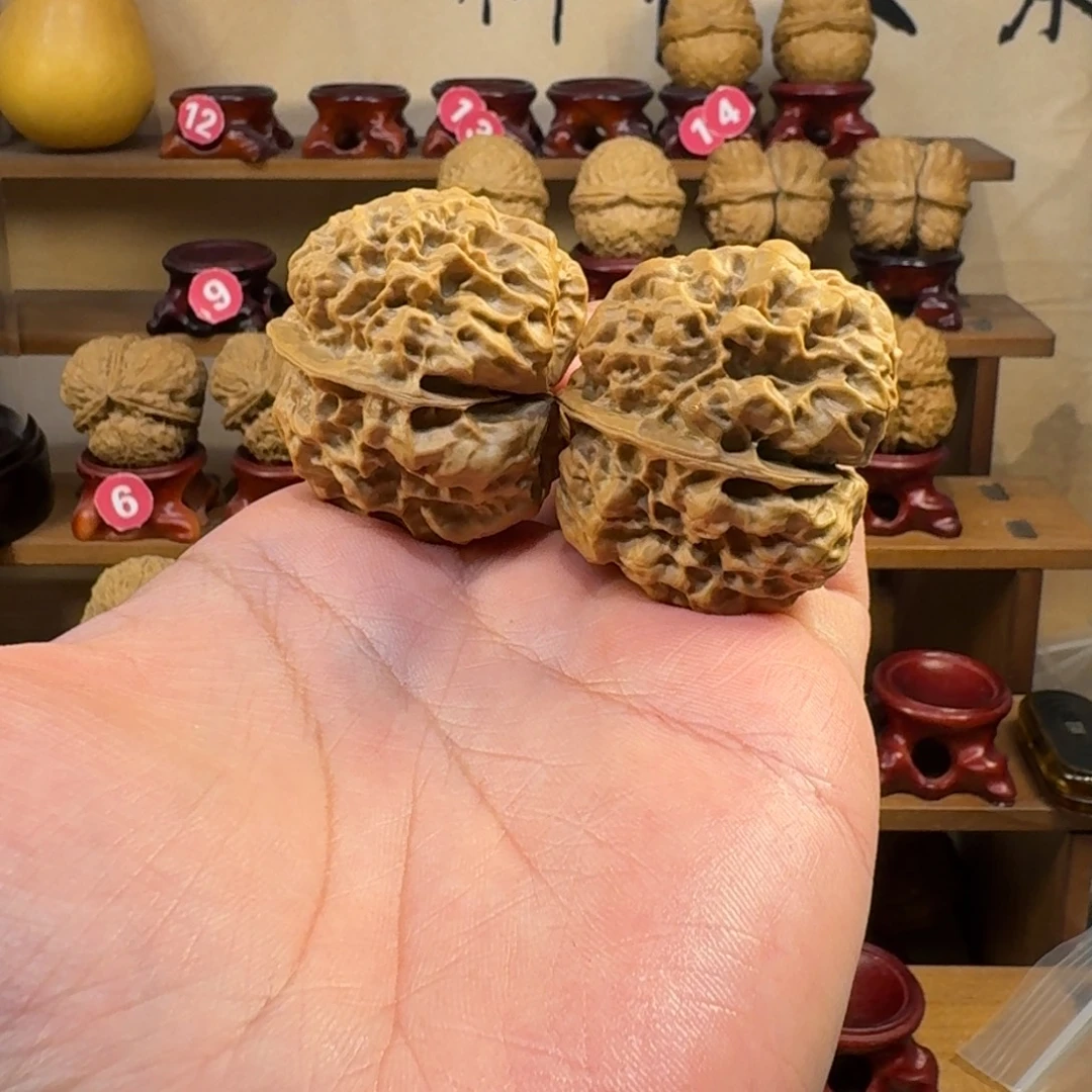 阿***鱼铁核桃把件上古蛤蟆头毒刺