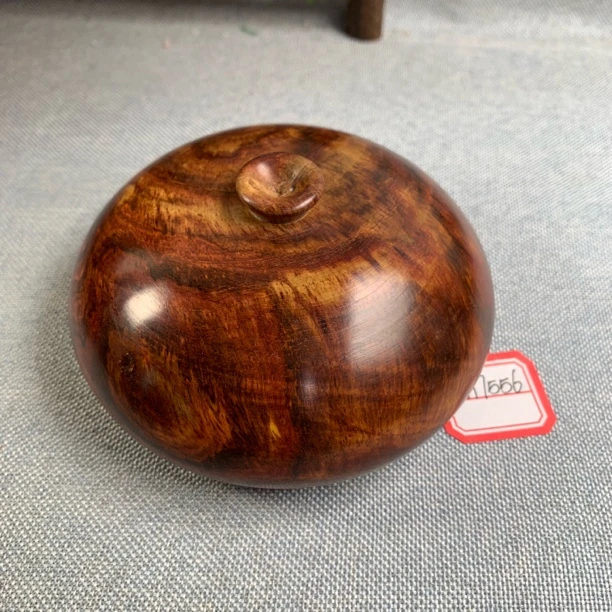 nm7556海南黄花梨新料宝瓶，直径约10.5CM高约5.6CM，净重257克