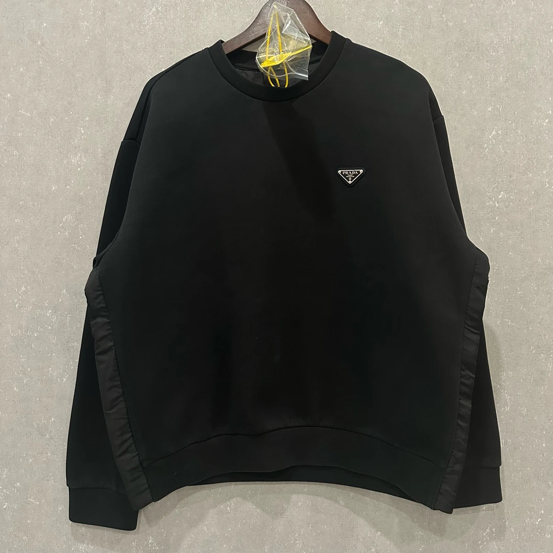 99新 Prada/普拉达 金属三角标卫衣 L码004002