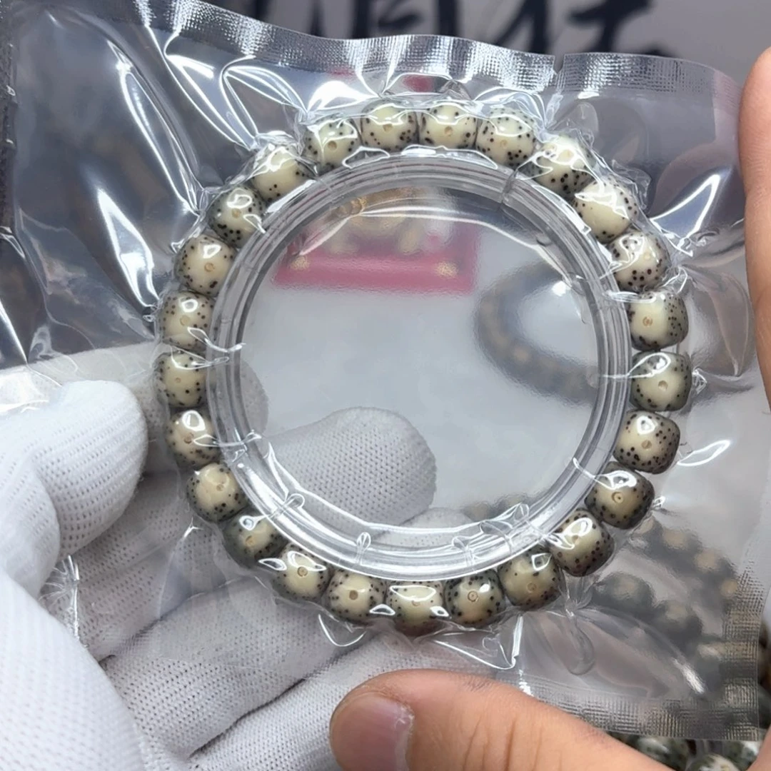 星月菩提吊坠9×8绿包白大留白 215