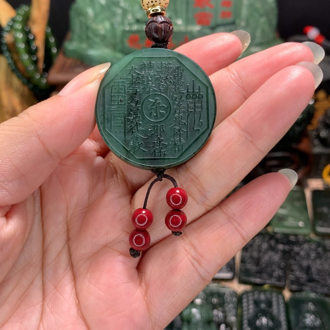 泰山玉精品山鬼花钱挂件