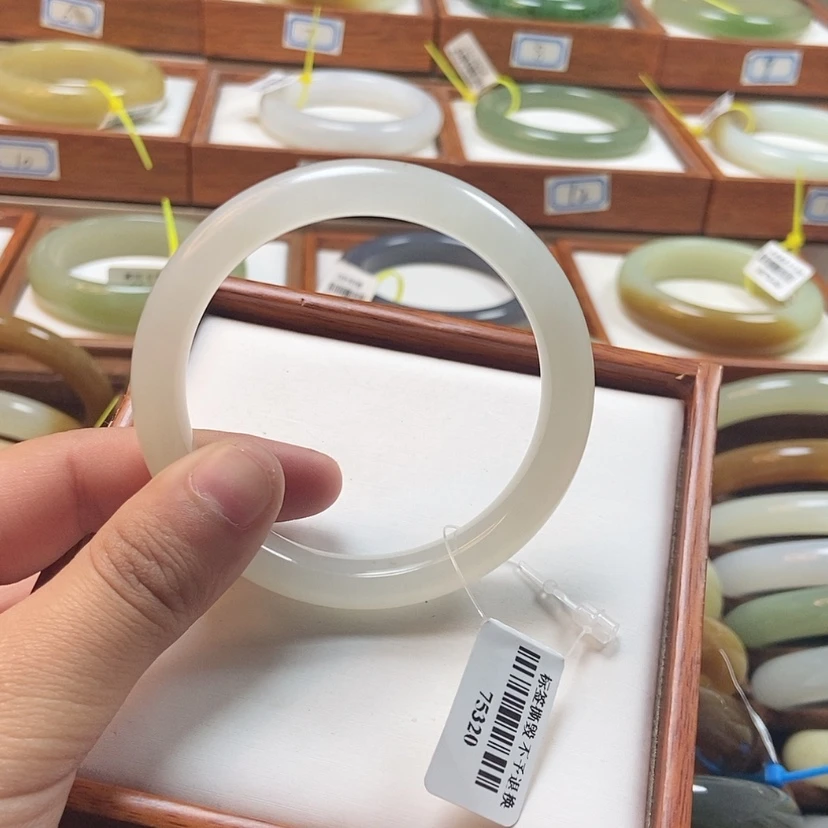 【闪购商品】和田玉手镯未镶嵌