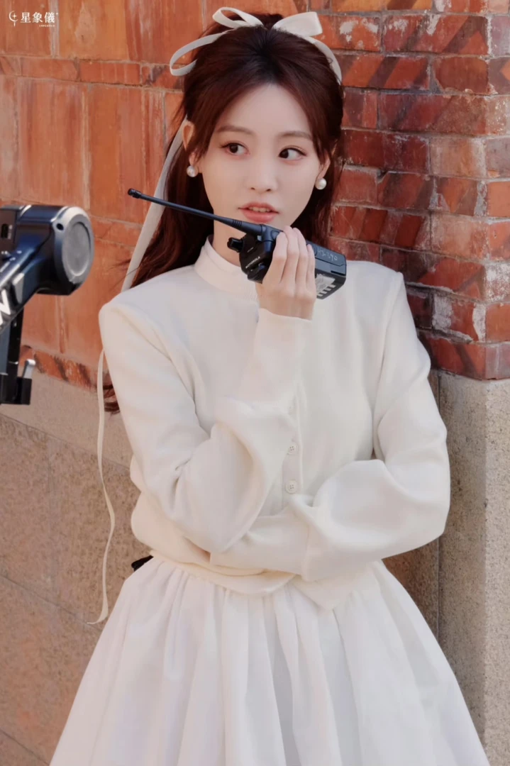 小小仟 拼接针织外套/设计感圆领单排扣针织开衫外套上衣女气质