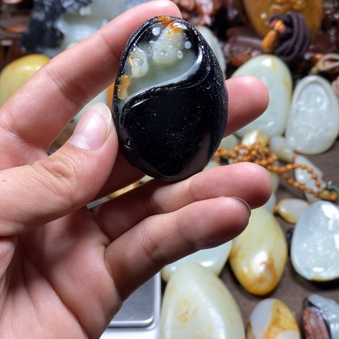 和田玉未镶嵌把件