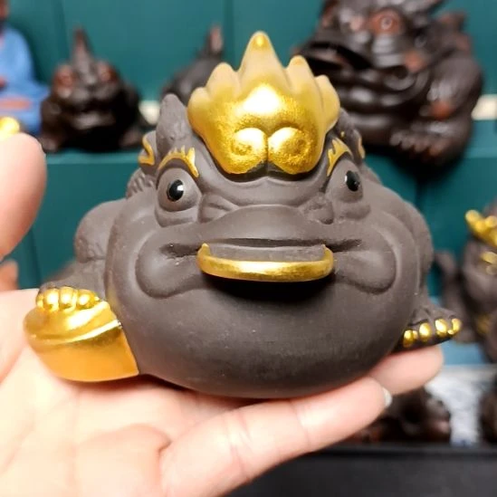 茶宠紫砂金冠金蟾茶宠摆件