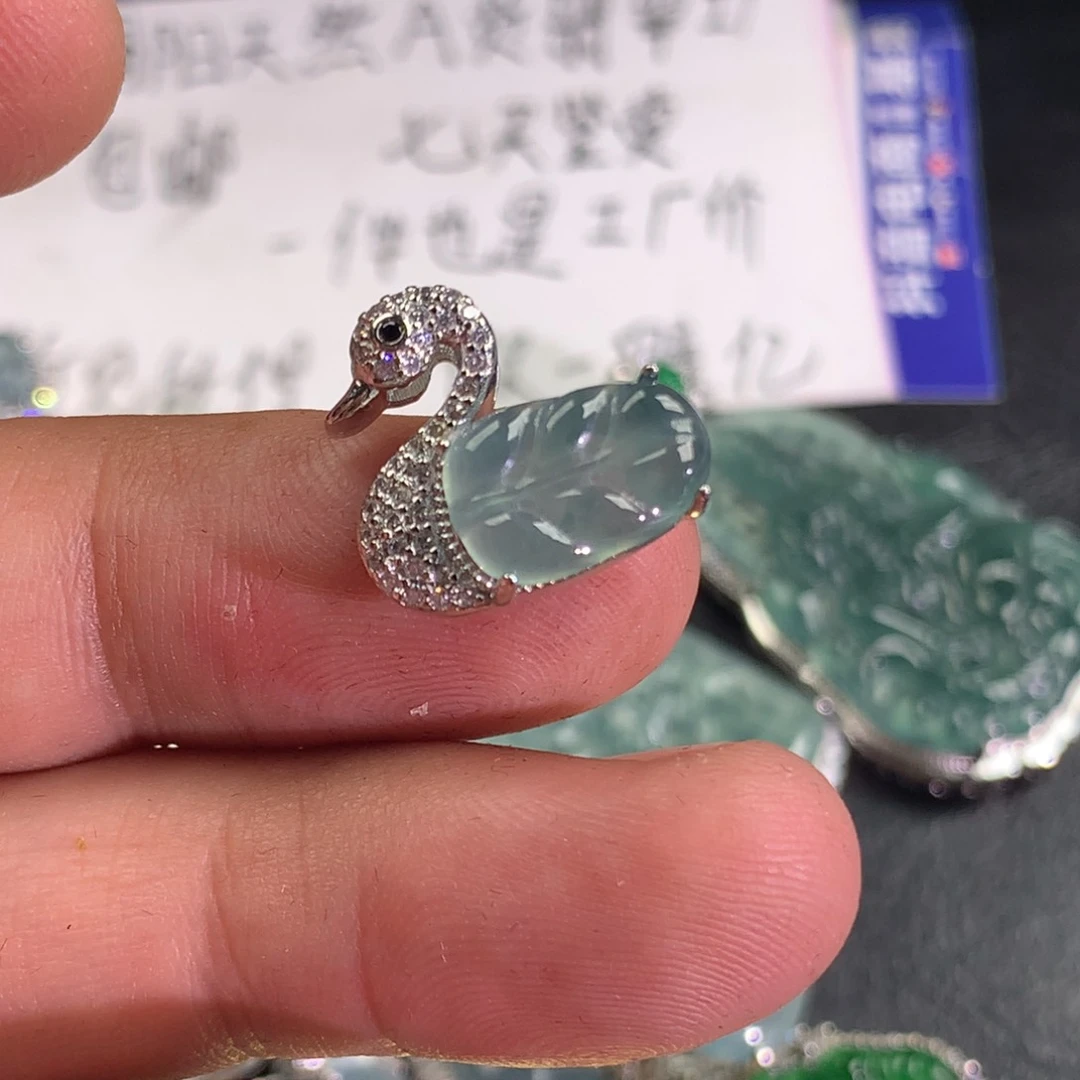 翡翠未镶嵌颈饰天鹅之梦