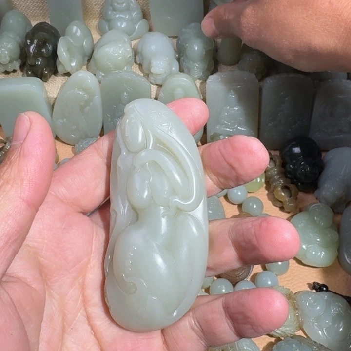 和田玉未镶嵌颈饰