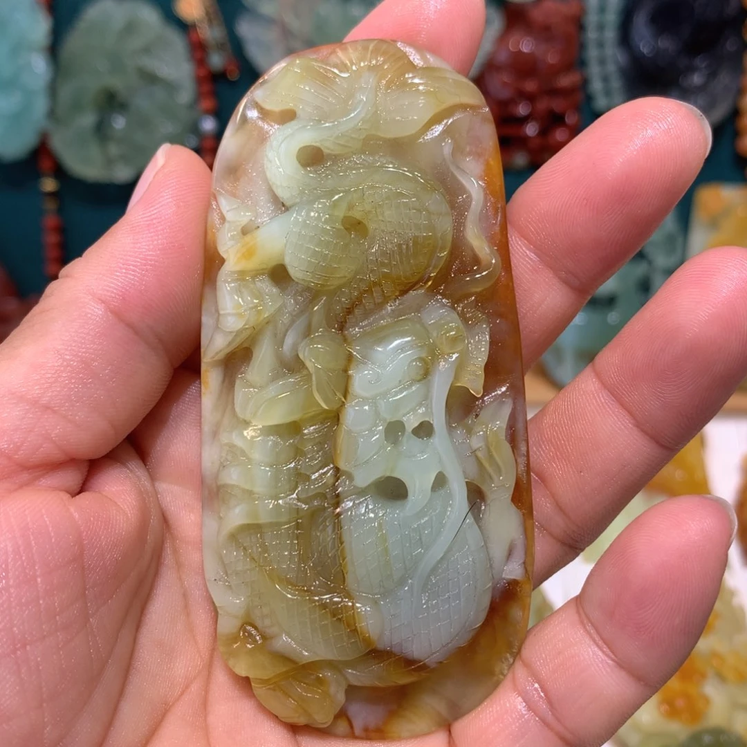 蛇纹石玉未镶嵌颈饰