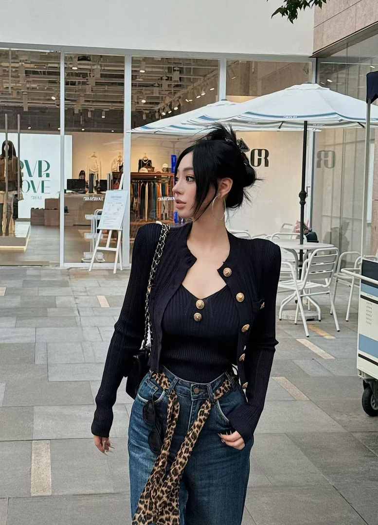 STYLE YINZ【云柔漫步】小香金属扣长袖针织开衫吊带背心套装YZ135
