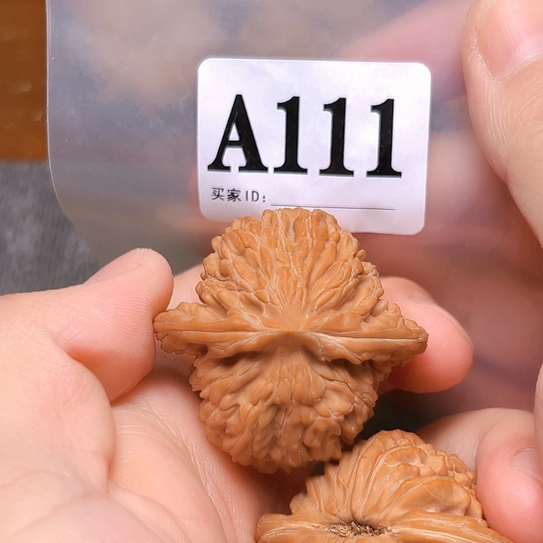 文玩核桃吊坠44免四座楼