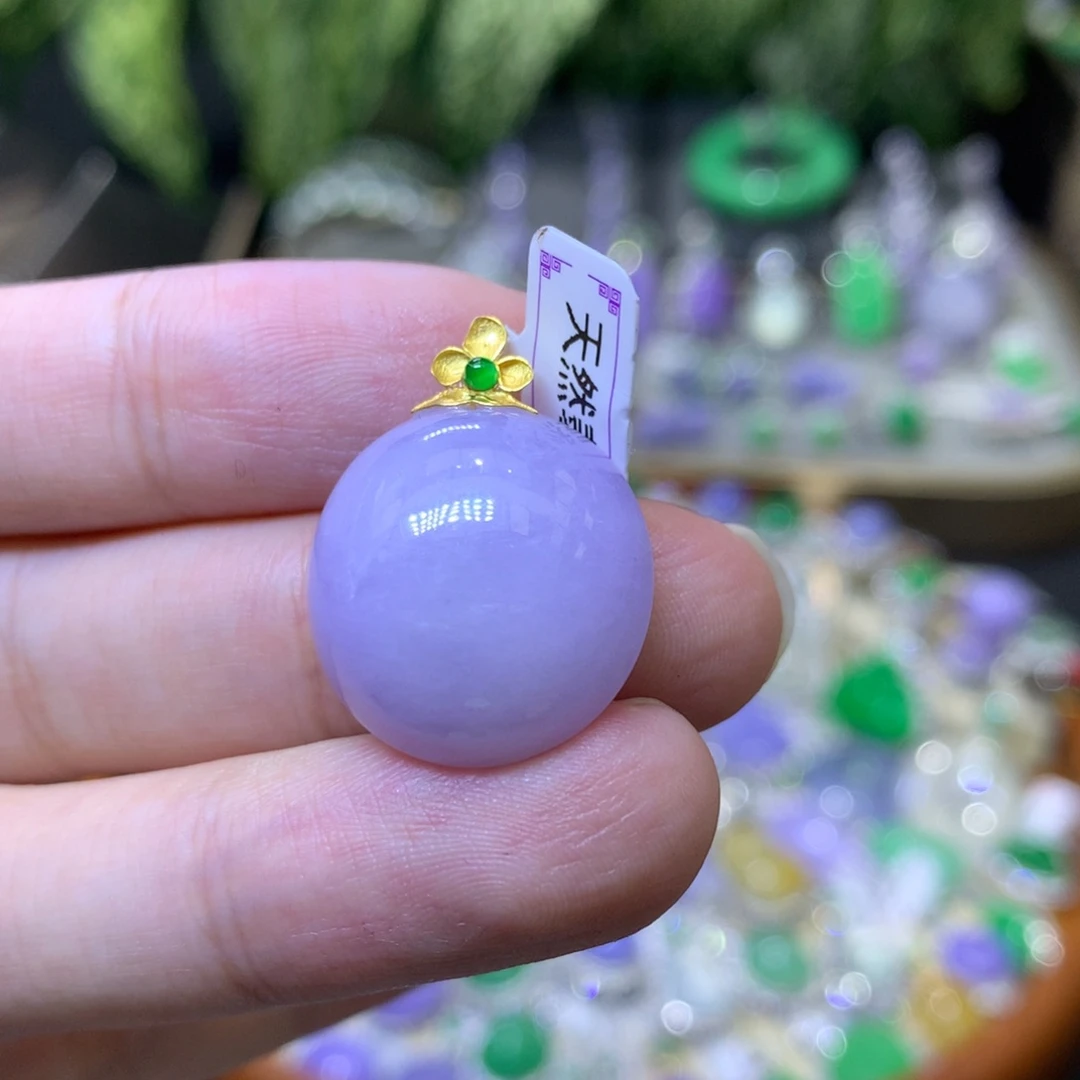 颈饰18K金镶嵌翡翠