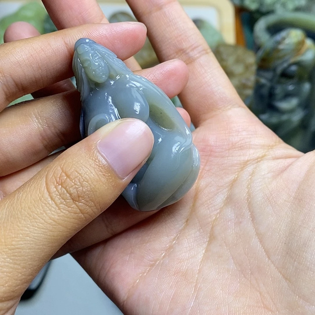 和田玉未镶嵌颈饰一***飘