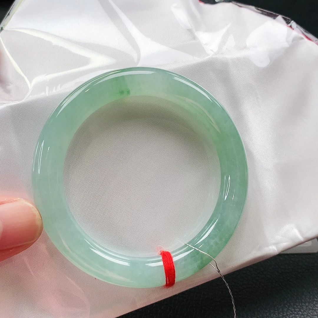 未镶嵌手镯翡翠天然翡翠手镯