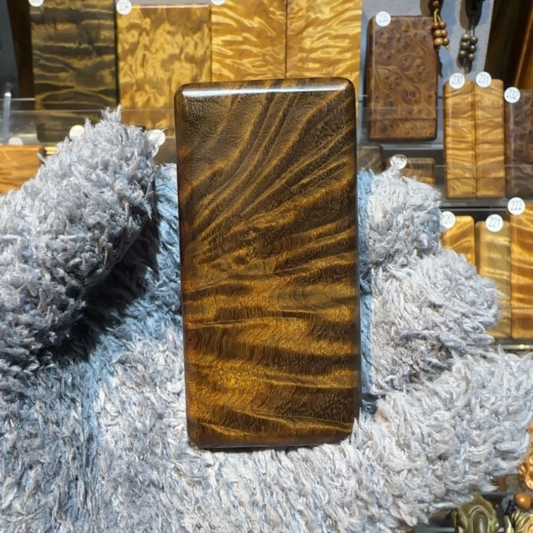 自***渡把件楠木（金丝楠）金丝楠木小叶桢楠