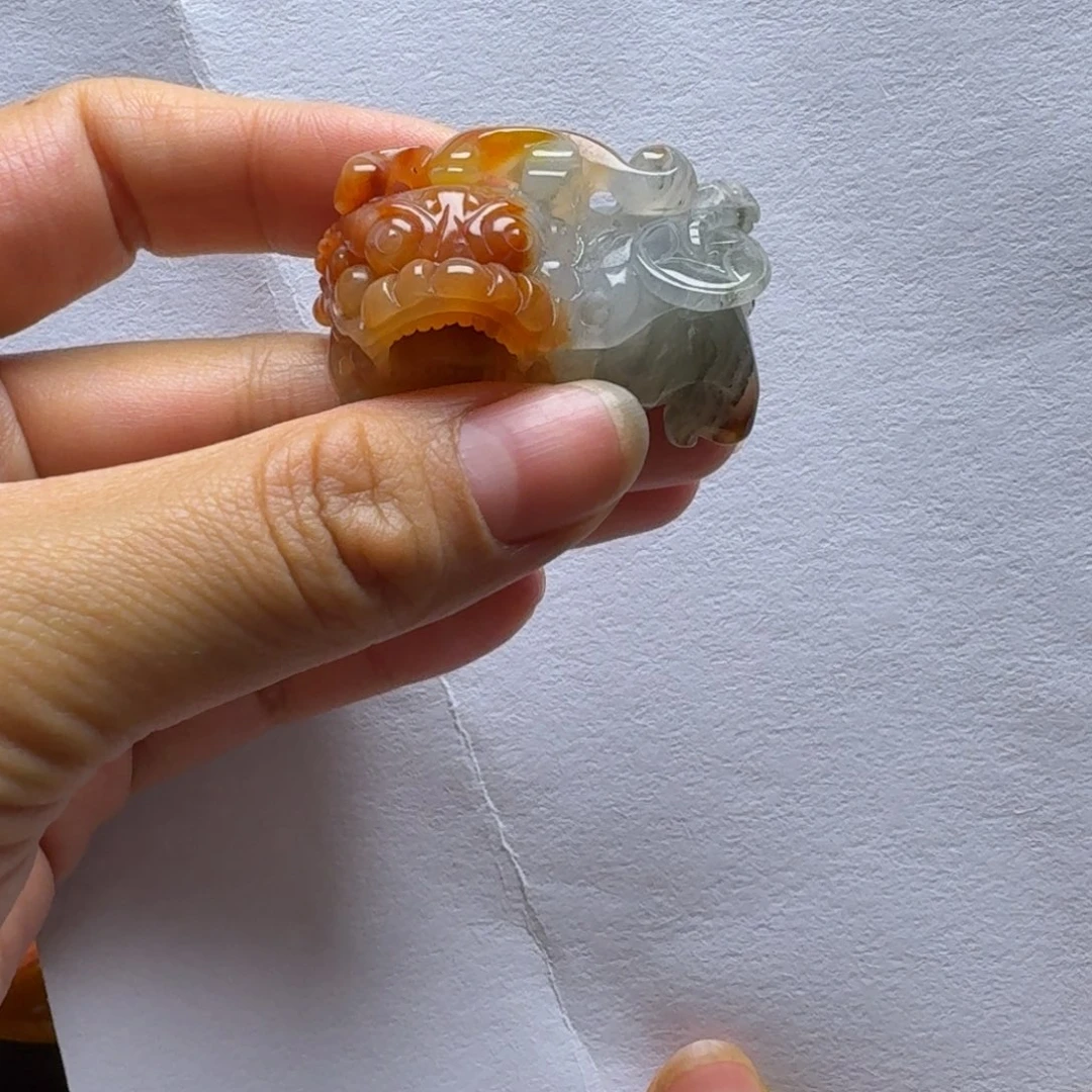 晶***莹未镶嵌石英质玉（黄龙玉）手镯
