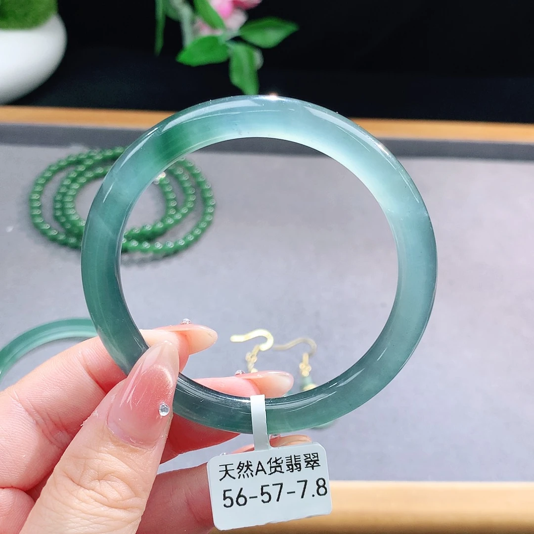 未镶嵌手镯（圆镯）翡翠