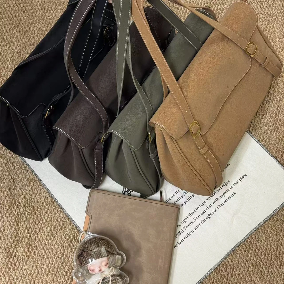 新款秋冬通勤风磁扣百搭学院单肩包时尚