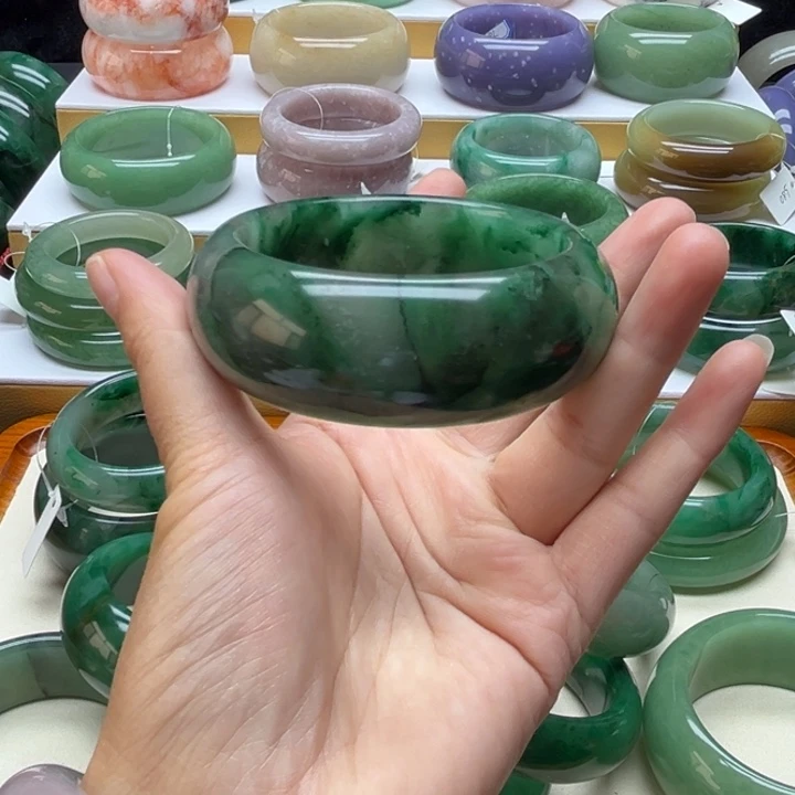 花***圆石英质玉（非洲翠）未镶嵌手镯