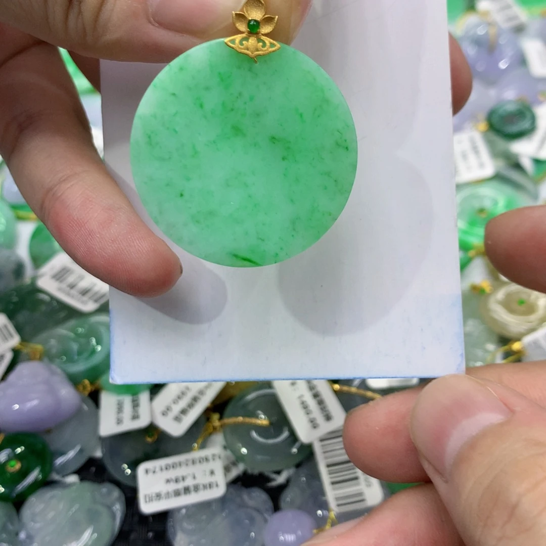 翡翠18K金镶嵌颈饰翡翠
