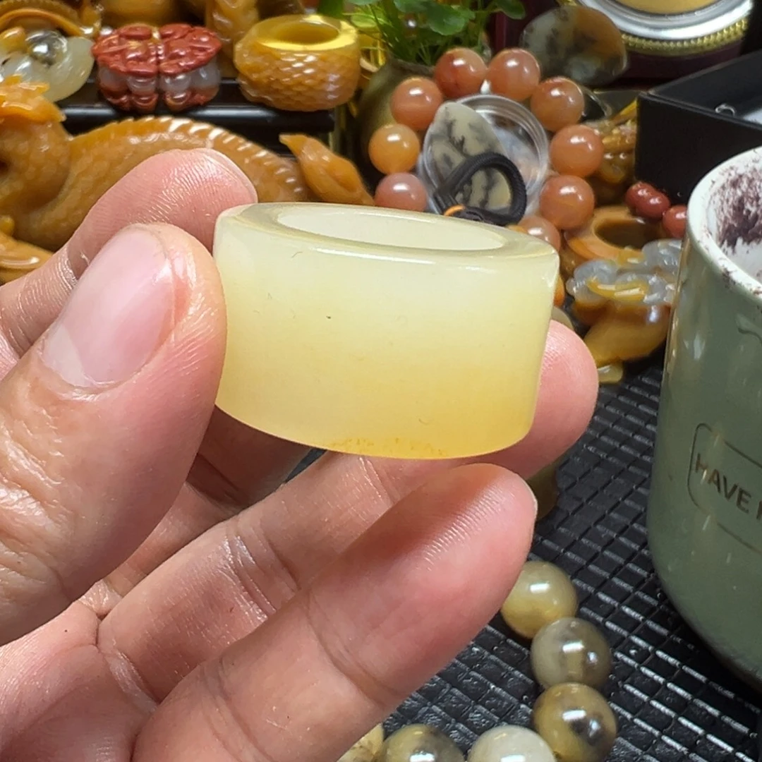 石英质玉未镶嵌颈饰