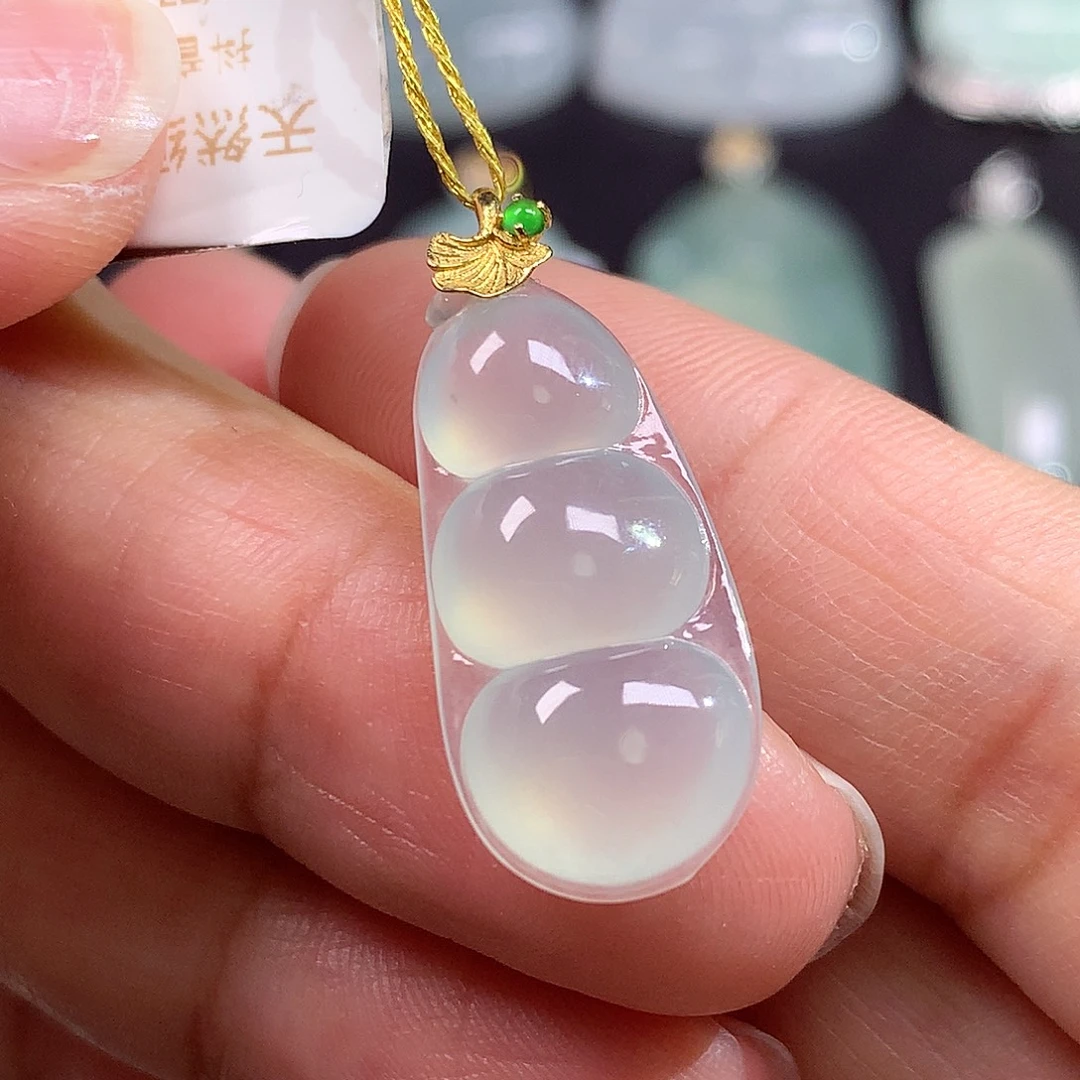 翡翠18K金镶嵌颈饰福豆