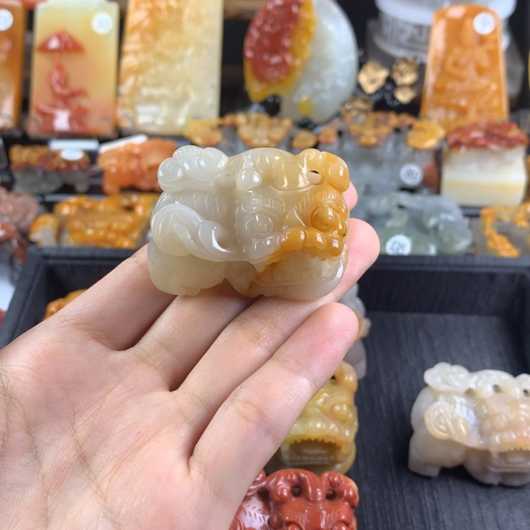 石英质玉（黄龙玉）未镶嵌挂件