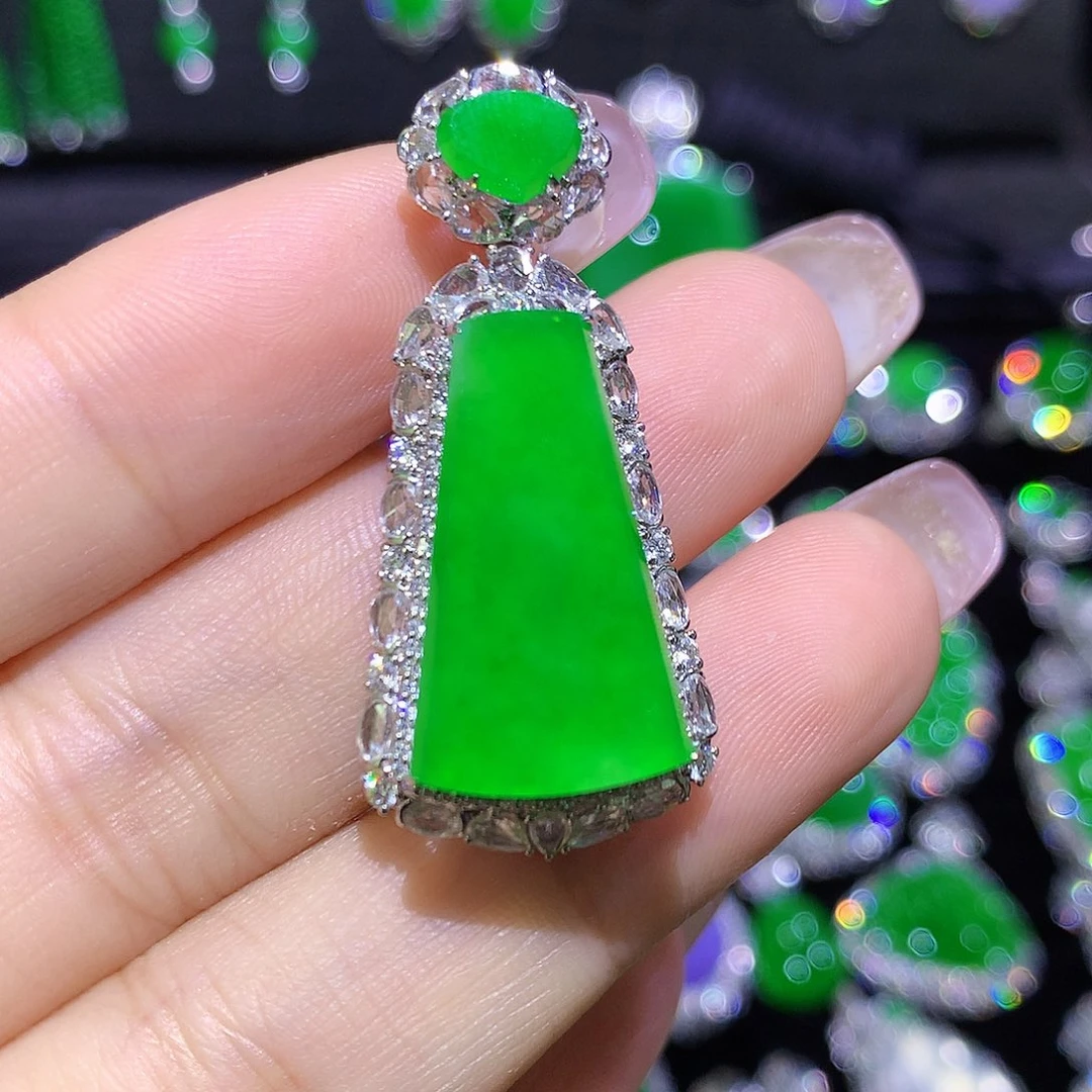 翡翠18K金镶嵌颈饰高冰满绿