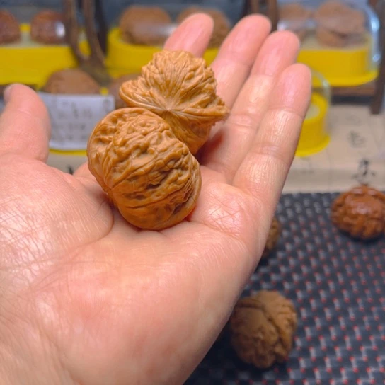 西***光文玩核桃吊坠磨盘