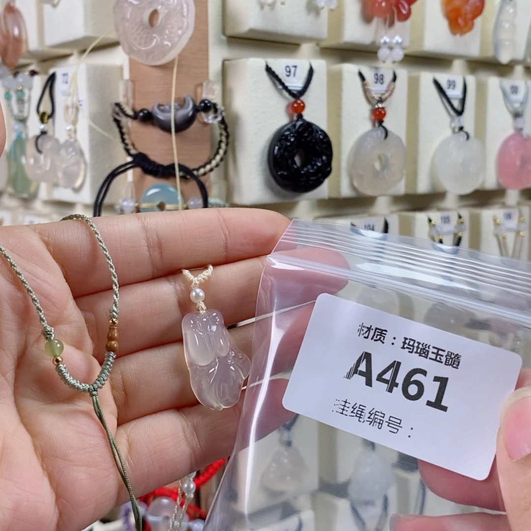 敏***啊玛瑙/玉髓未镶嵌颈饰