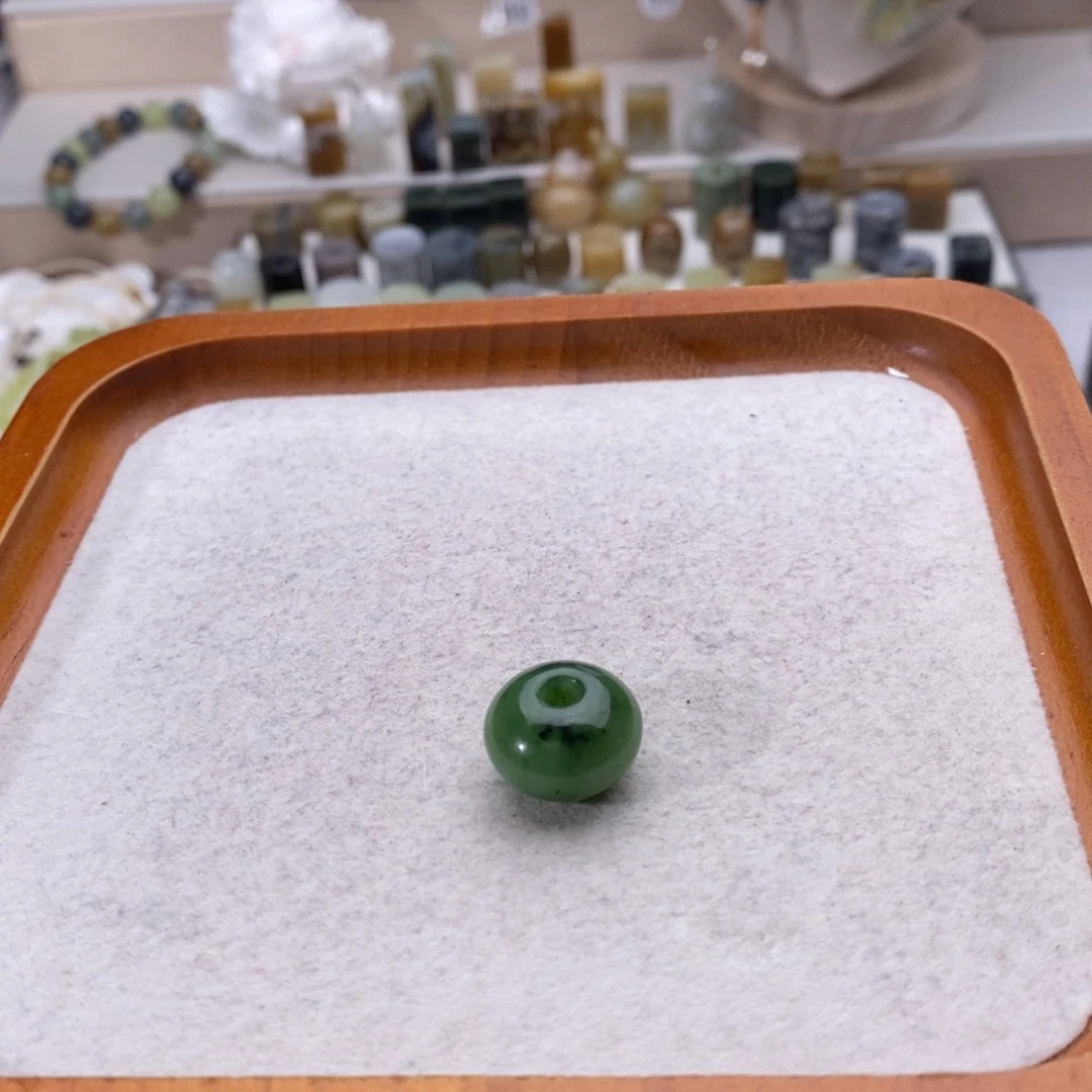 晚***秋和田玉未镶嵌颈饰买断